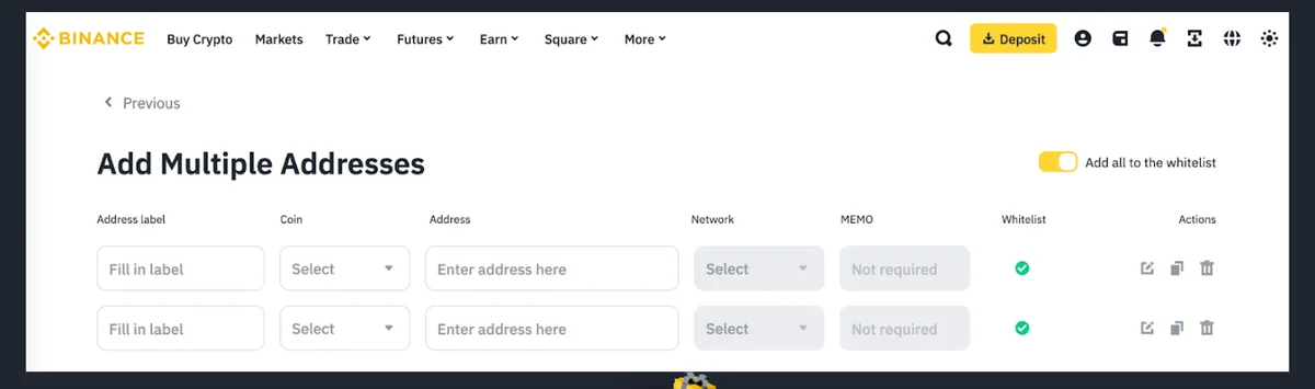 幣安 Add Multiple Addresses 批次新增畫面，表格欄位為 Address label、Coin、Address、Network、MEMO、Whitelist、Actions，右上角有 Add all to the whitelist 開關